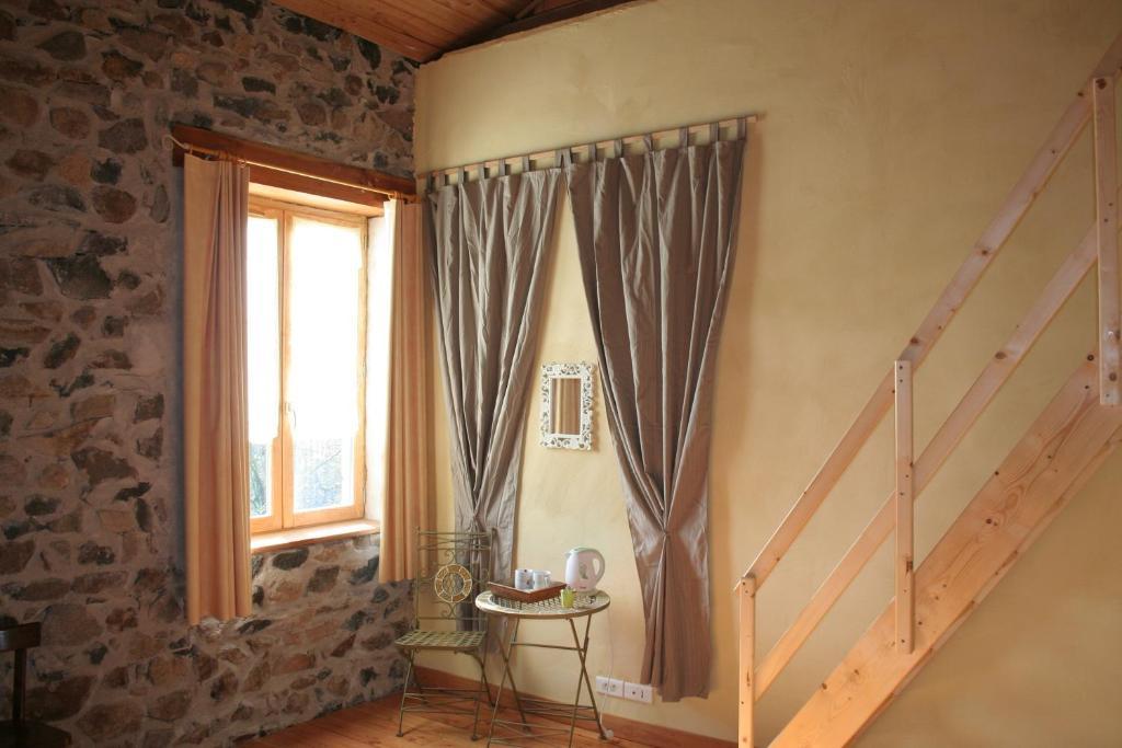 Chambres D'Hotes La Cime Beaujolaise Poule-lès-Écharmeaux Exterior foto